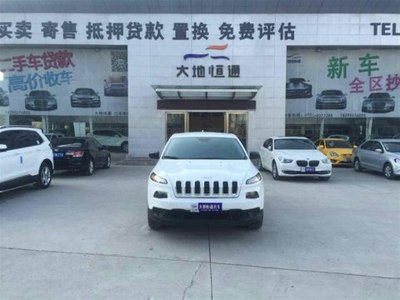 探究2014款進(jìn)口自由光都市版 二手市場中的白色座駕與專業(yè)洗掃車的對比分析