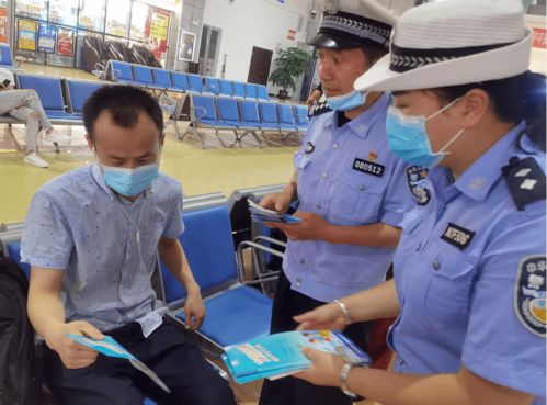 交警部門(mén)深入轄區(qū)客運(yùn)企業(yè) 開(kāi)展安全生產(chǎn)月主題教育活動(dòng)