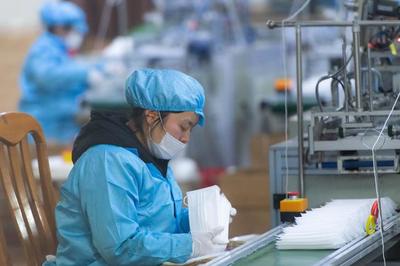 湖南瀏陽(yáng) 開足馬力保供應(yīng)，口罩產(chǎn)銷兩旺顯擔(dān)當(dāng)